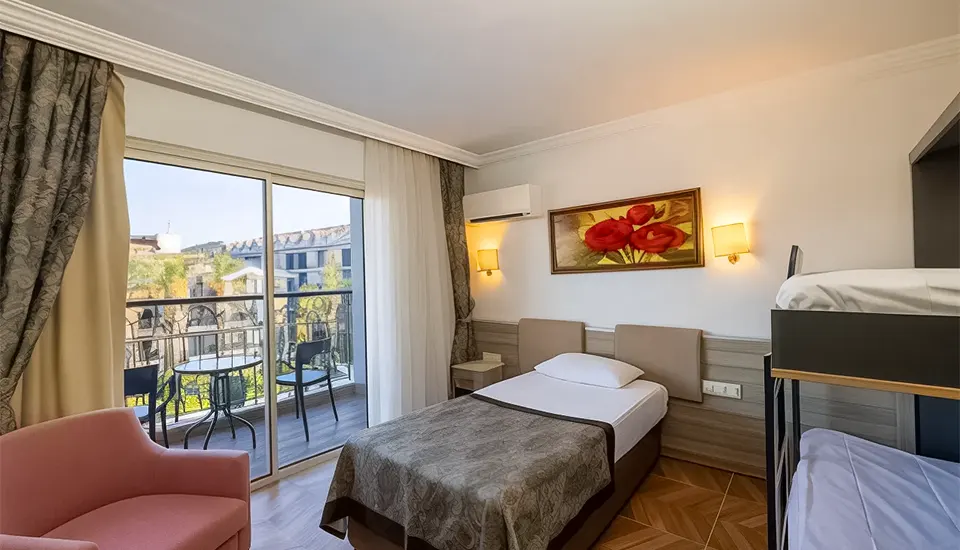 هتل کریستال آئورا بیچ ریزورت اند اسپا